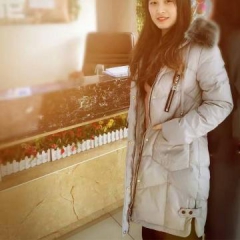 背飄帶狐狸毛領羽絨服 長(cháng)款